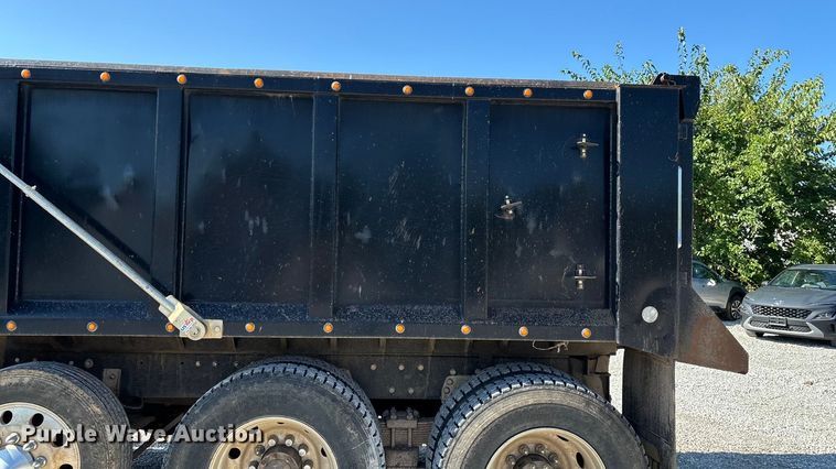 image for item ED2252 1997 Peterbilt 379 dump truck