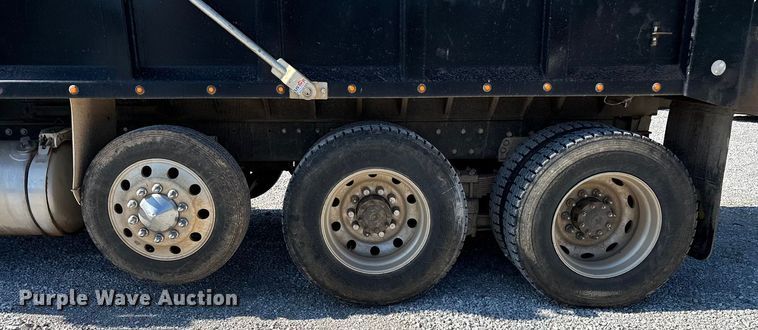 image for item ED2252 1997 Peterbilt 379 dump truck