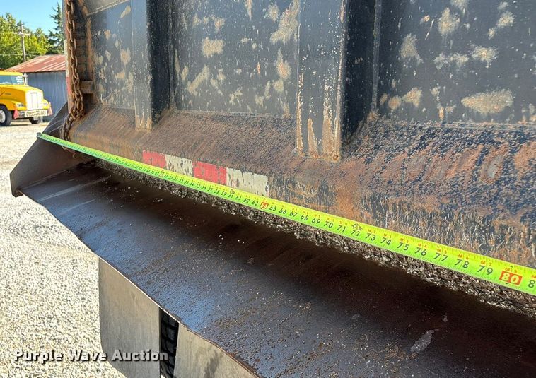 image for item ED2252 1997 Peterbilt 379 dump truck