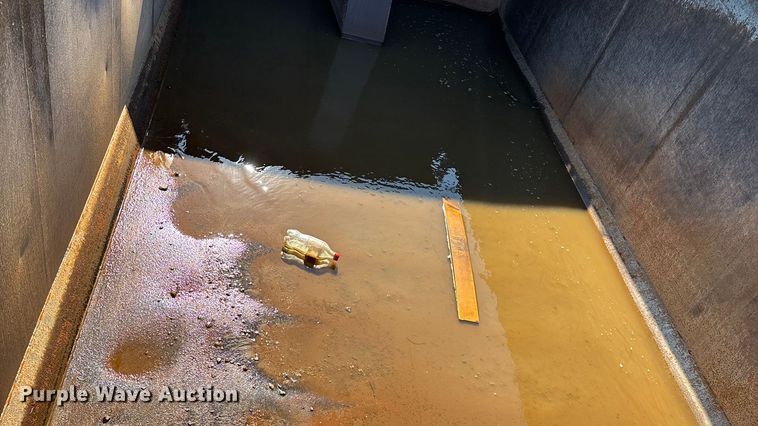 image for item ED2252 1997 Peterbilt 379 dump truck