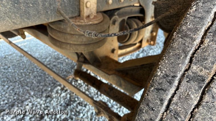 image for item ED2252 1997 Peterbilt 379 dump truck