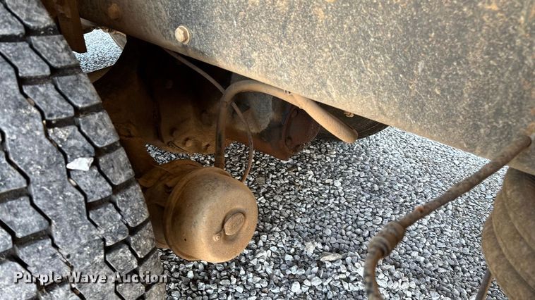 image for item ED2252 1997 Peterbilt 379 dump truck