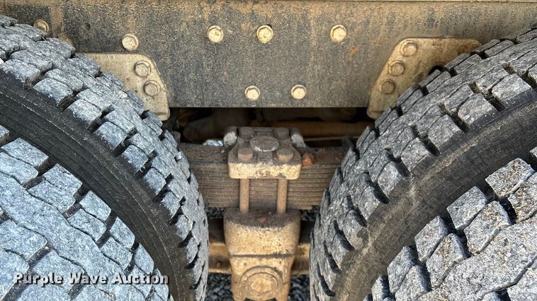 image for item ED2252 1997 Peterbilt 379 dump truck