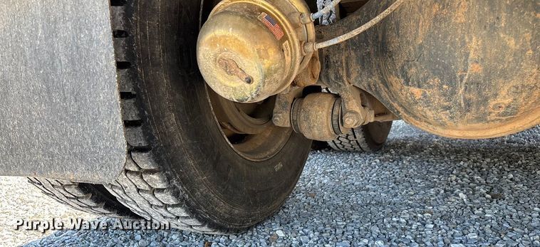 image for item ED2252 1997 Peterbilt 379 dump truck