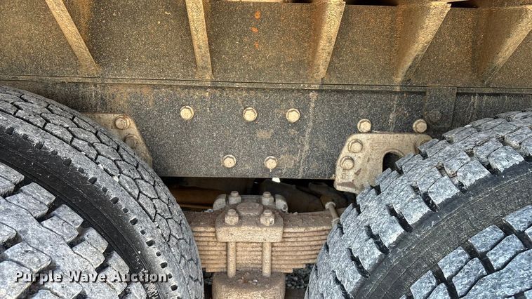 image for item ED2252 1997 Peterbilt 379 dump truck