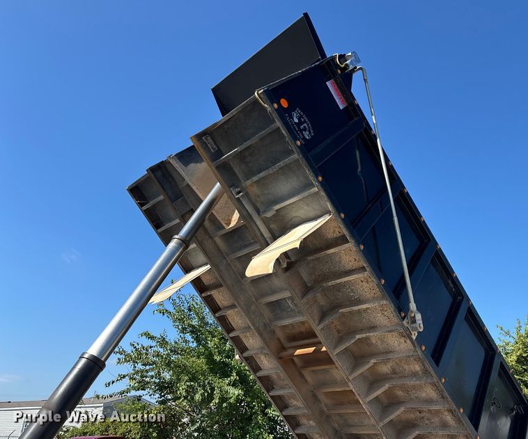 image for item ED2252 1997 Peterbilt 379 dump truck