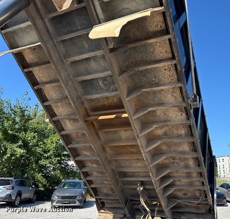 image for item ED2252 1997 Peterbilt 379 dump truck