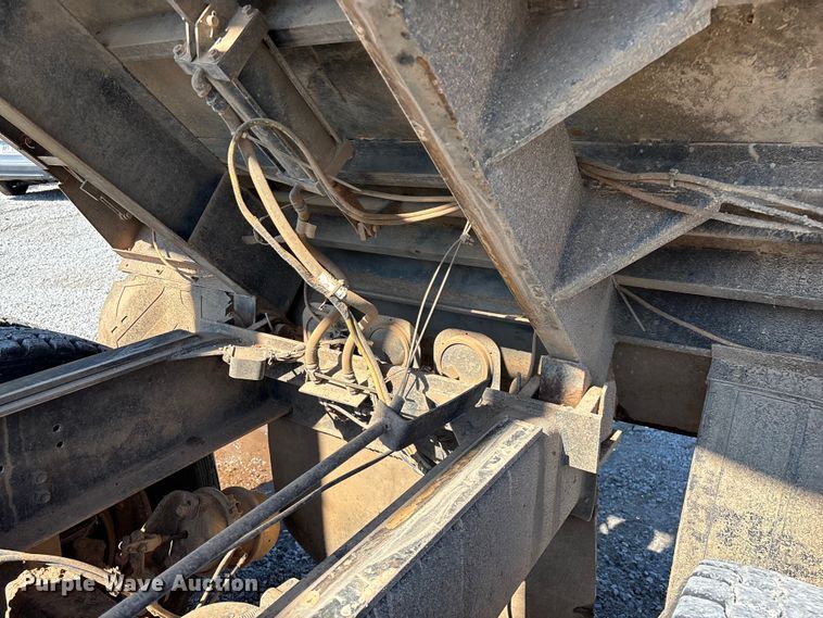 image for item ED2252 1997 Peterbilt 379 dump truck