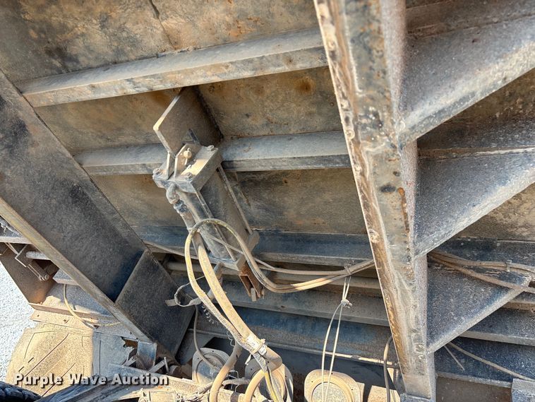 image for item ED2252 1997 Peterbilt 379 dump truck