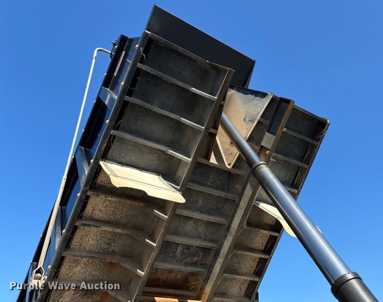 image for item ED2252 1997 Peterbilt 379 dump truck