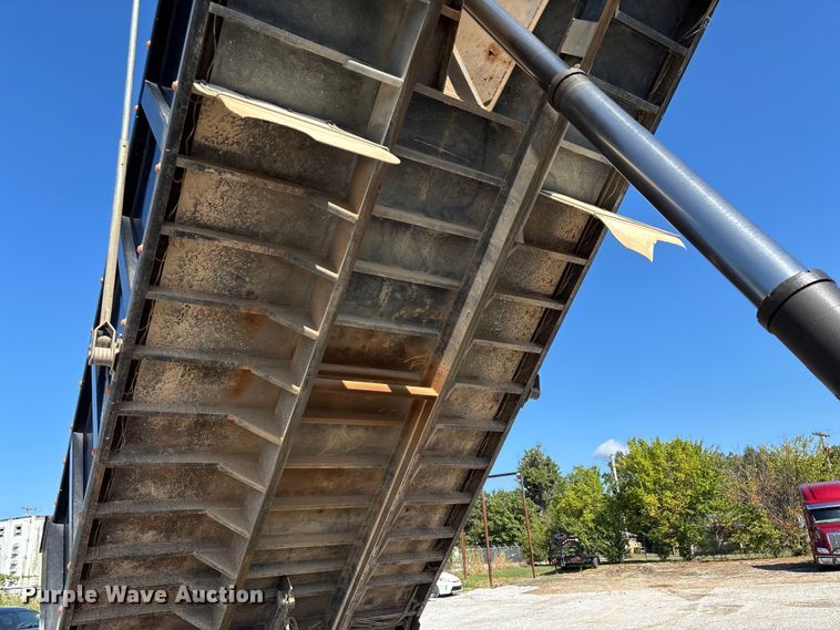 image for item ED2252 1997 Peterbilt 379 dump truck