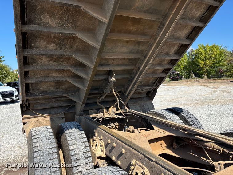 image for item ED2252 1997 Peterbilt 379 dump truck