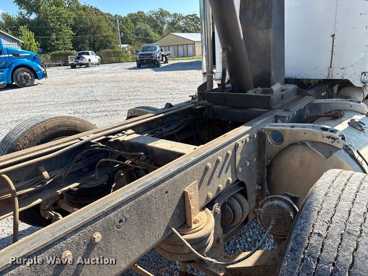 image for item ED2252 1997 Peterbilt 379 dump truck