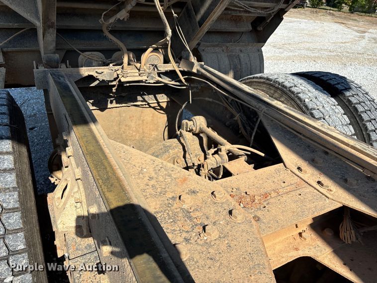 image for item ED2252 1997 Peterbilt 379 dump truck