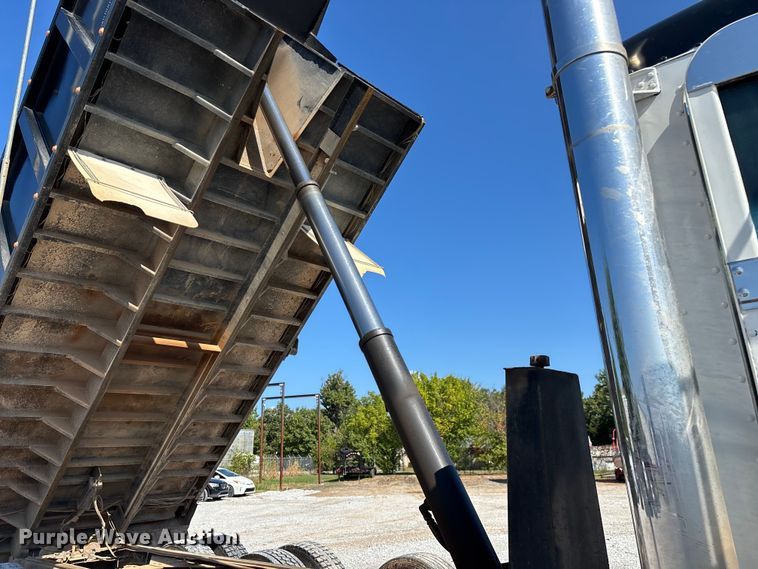 image for item ED2252 1997 Peterbilt 379 dump truck