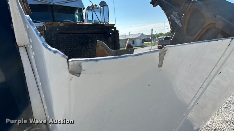 image for item ED2252 1997 Peterbilt 379 dump truck