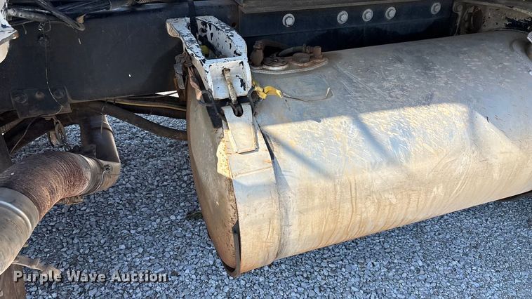 image for item ED2252 1997 Peterbilt 379 dump truck