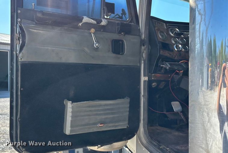 image for item ED2252 1997 Peterbilt 379 dump truck