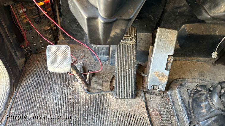 image for item ED2252 1997 Peterbilt 379 dump truck