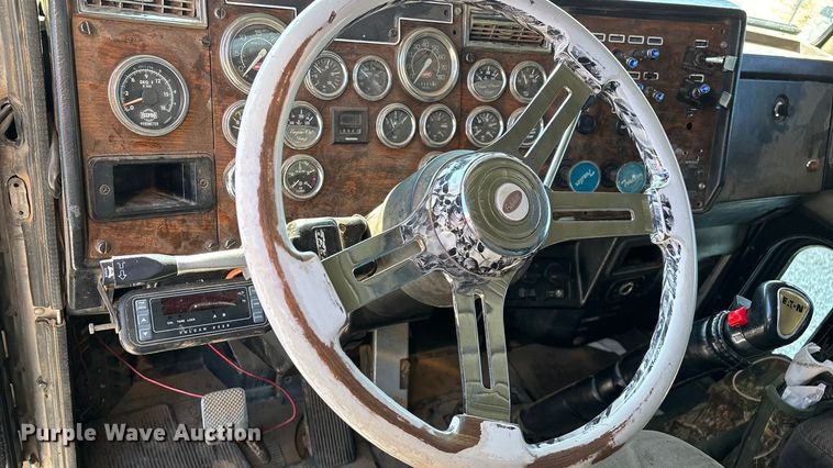 image for item ED2252 1997 Peterbilt 379 dump truck