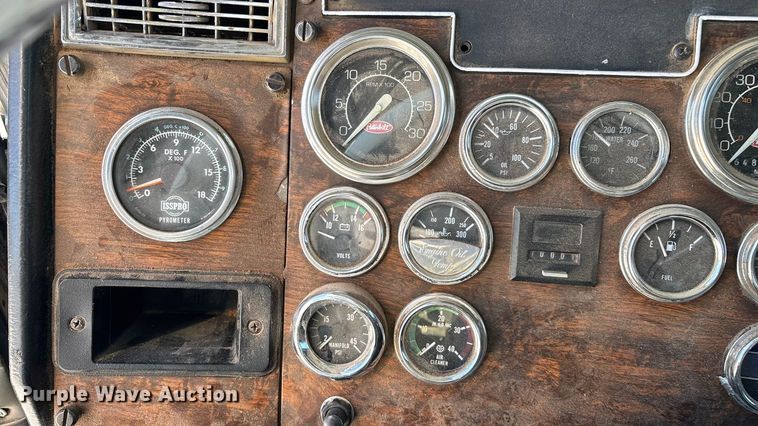 image for item ED2252 1997 Peterbilt 379 dump truck