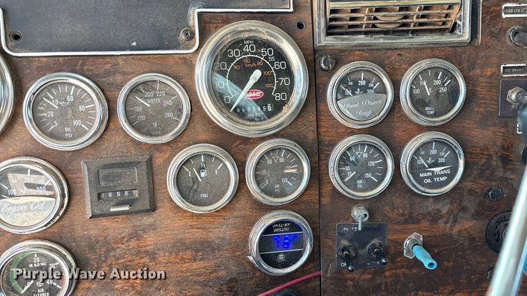 image for item ED2252 1997 Peterbilt 379 dump truck