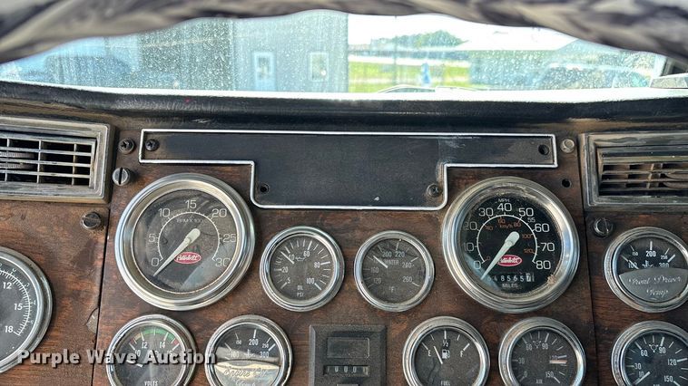 image for item ED2252 1997 Peterbilt 379 dump truck