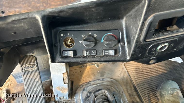 image for item ED2252 1997 Peterbilt 379 dump truck