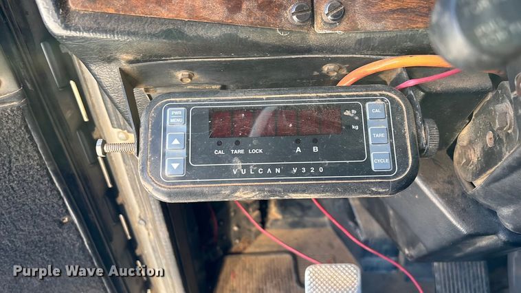 image for item ED2252 1997 Peterbilt 379 dump truck