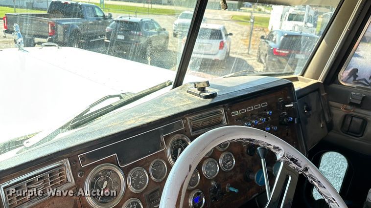 image for item ED2252 1997 Peterbilt 379 dump truck