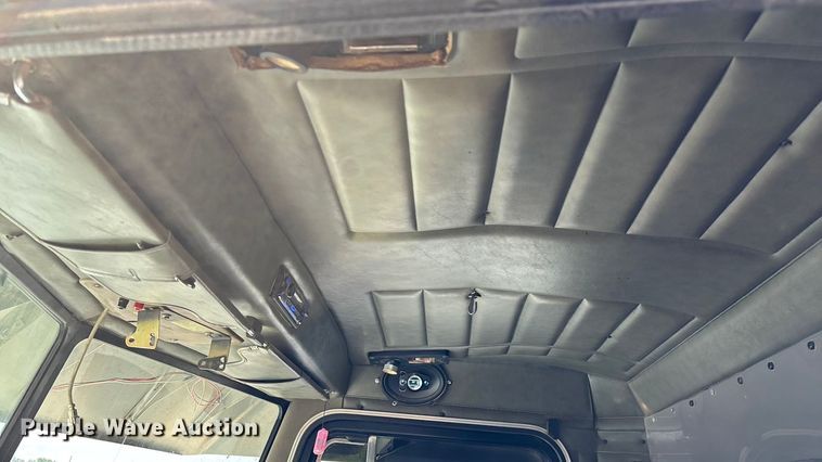 image for item ED2252 1997 Peterbilt 379 dump truck