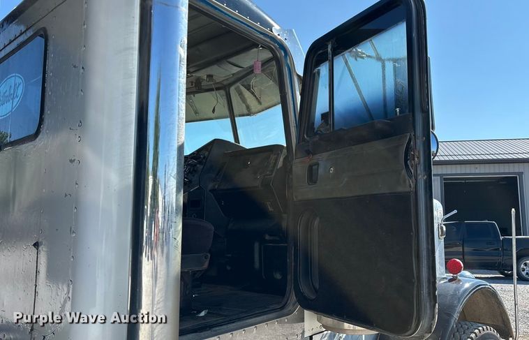 image for item ED2252 1997 Peterbilt 379 dump truck