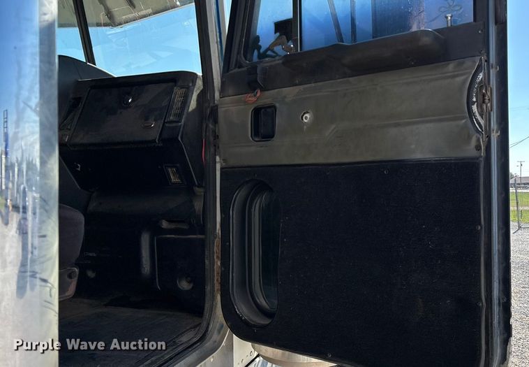 image for item ED2252 1997 Peterbilt 379 dump truck