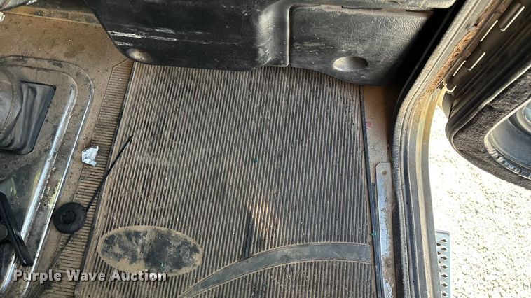 image for item ED2252 1997 Peterbilt 379 dump truck