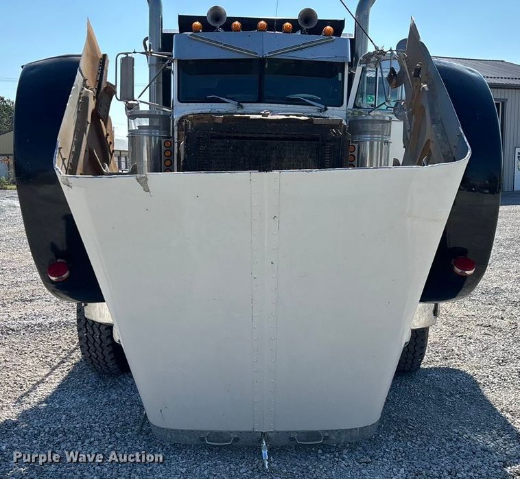 image for item ED2252 1997 Peterbilt 379 dump truck