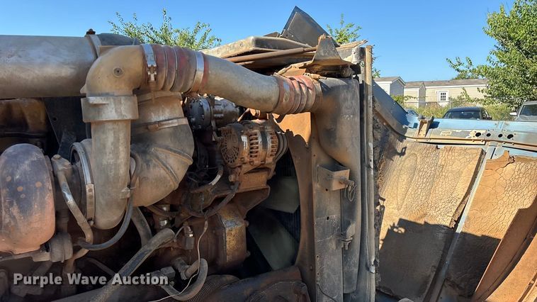 image for item ED2252 1997 Peterbilt 379 dump truck