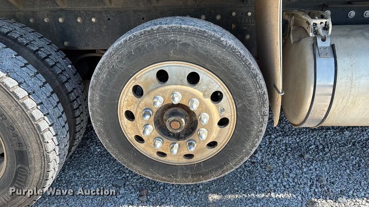 image for item ED2252 1997 Peterbilt 379 dump truck