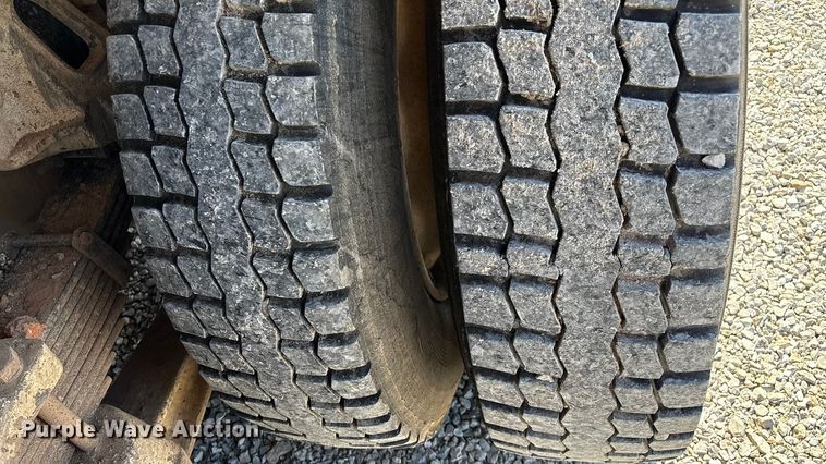 image for item ED2252 1997 Peterbilt 379 dump truck