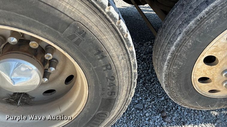 image for item ED2252 1997 Peterbilt 379 dump truck