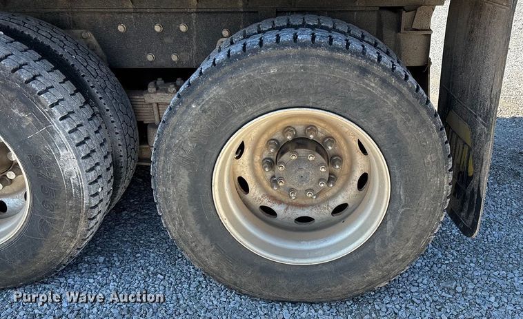 image for item ED2252 1997 Peterbilt 379 dump truck