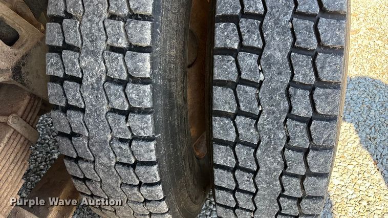 image for item ED2252 1997 Peterbilt 379 dump truck