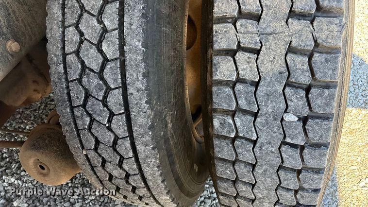 image for item ED2252 1997 Peterbilt 379 dump truck