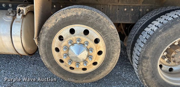 image for item ED2252 1997 Peterbilt 379 dump truck