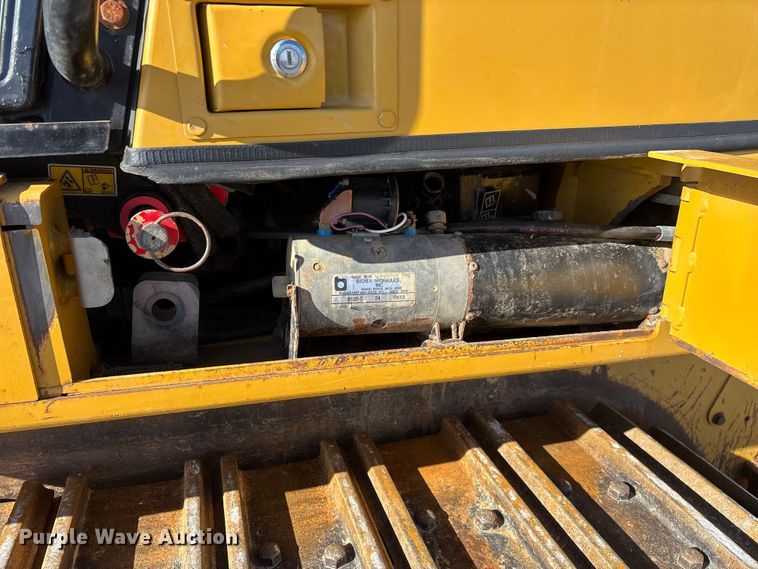 image for item ED2364 2013 Caterpillar 953D track loader