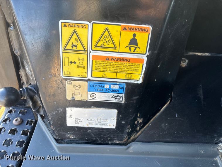 image for item ED2364 2013 Caterpillar 953D track loader