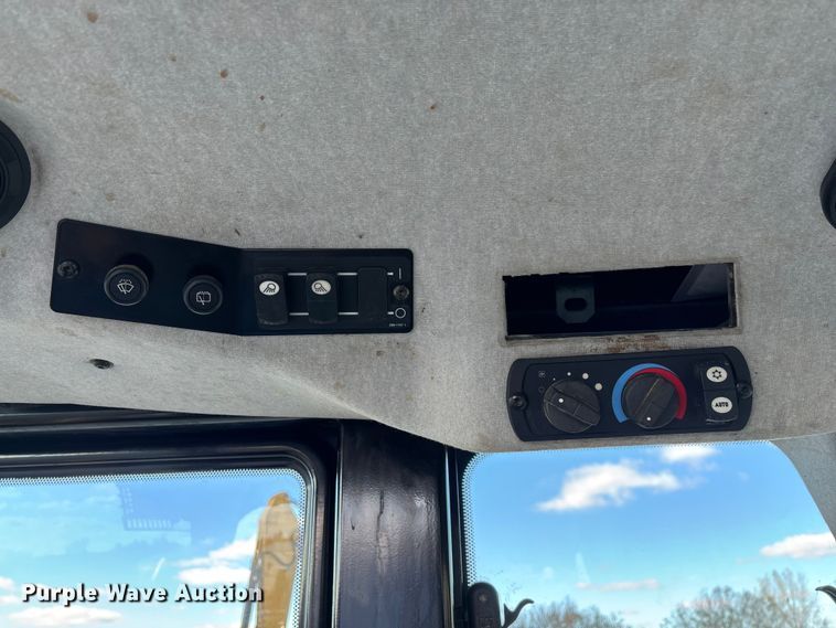 image for item ED2364 2013 Caterpillar 953D track loader