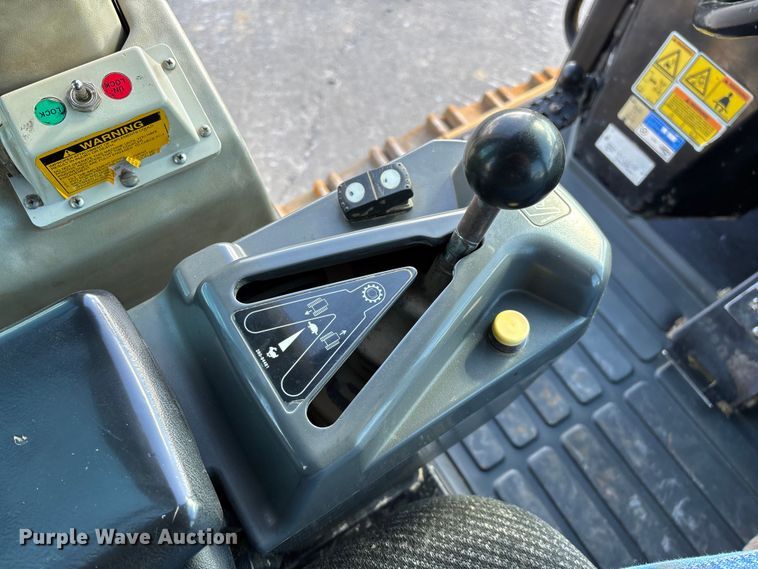 image for item ED2364 2013 Caterpillar 953D track loader