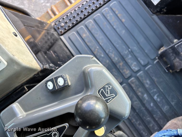 image for item ED2364 2013 Caterpillar 953D track loader