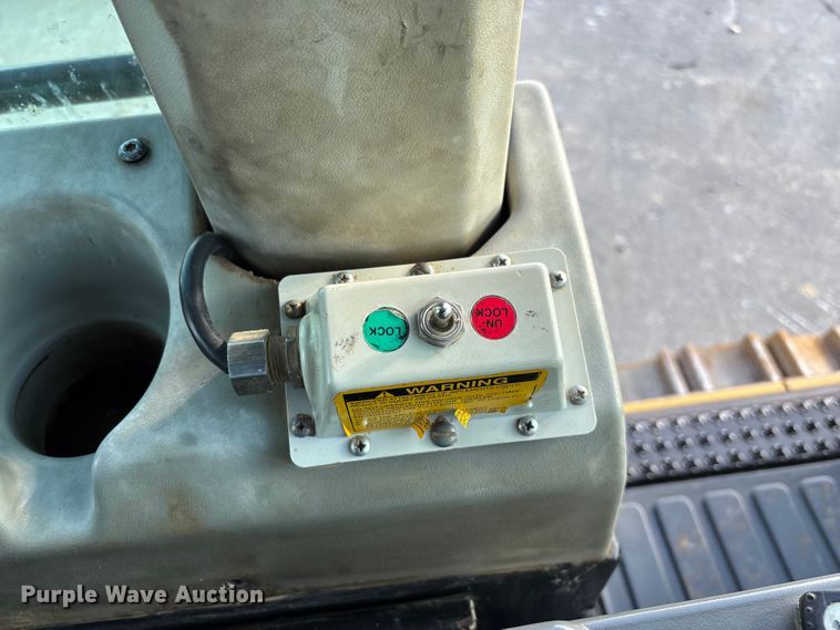 image for item ED2364 2013 Caterpillar 953D track loader