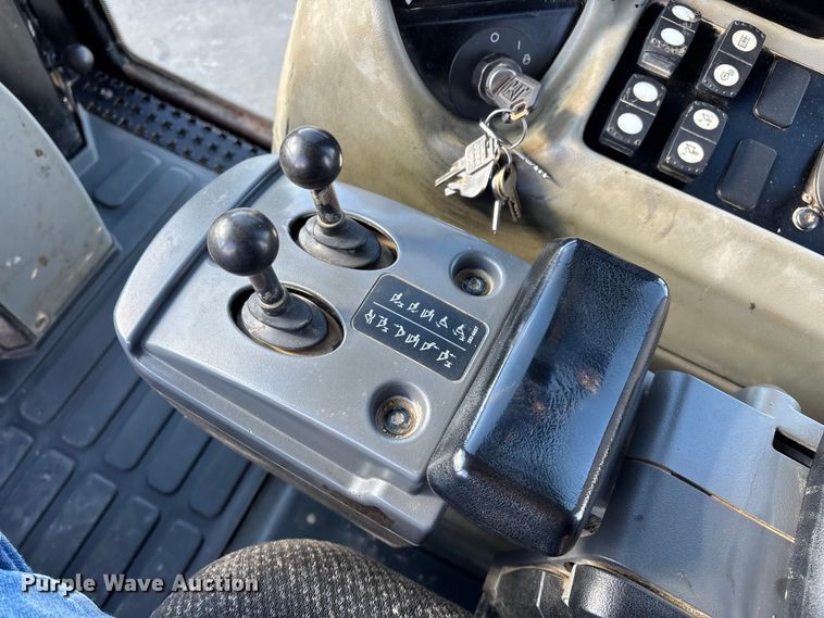 image for item ED2364 2013 Caterpillar 953D track loader